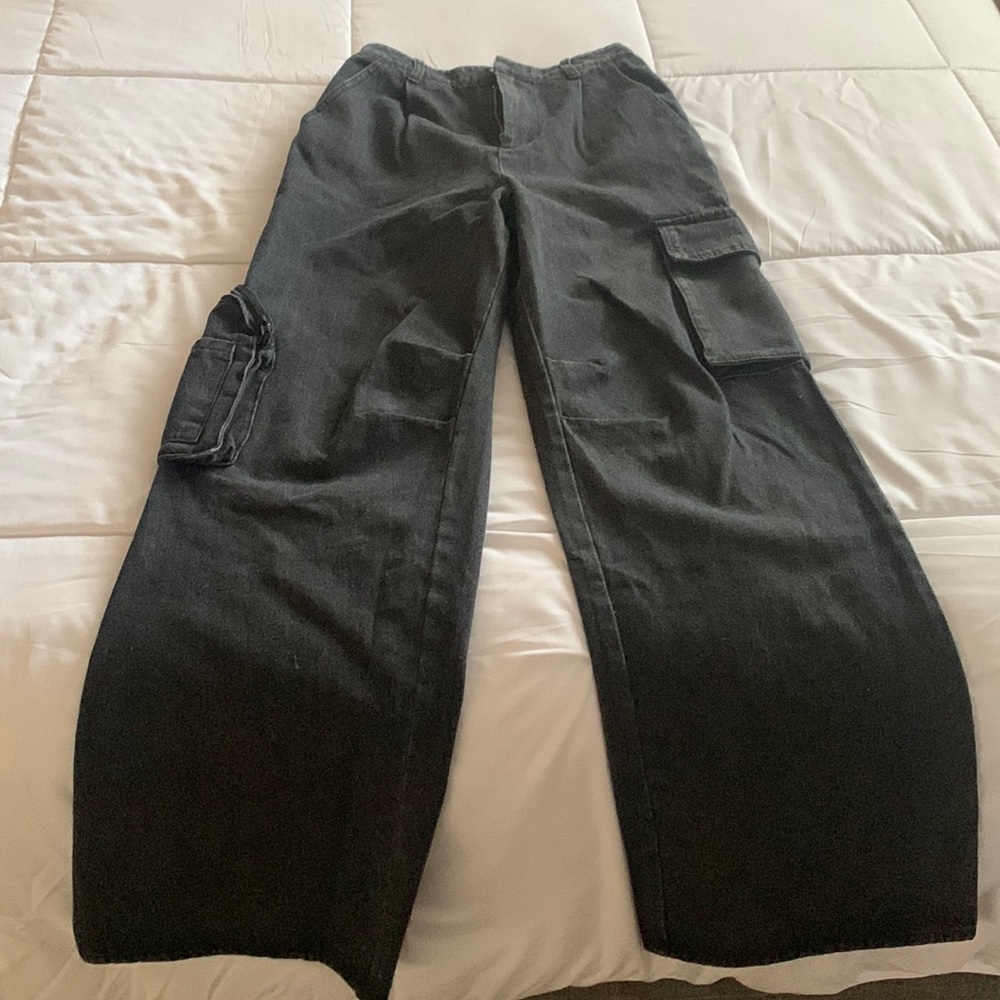 Blue Blush Women’s Cargo Jeans size small
